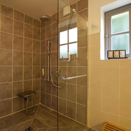 Spacieuse Et Elegante Avec Grand Parc Arbore, Et Equipements Pour 14 Personnes - Fr-1-510-2 Vakantiehuis