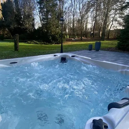 Spacieuse Et Elegante Avec Grand Parc Arbore, Et Equipements Pour 14 Personnes - Fr-1-510-2 Vakantiehuis Estaires