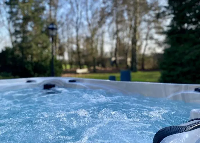 Spacieuse Et Elegante Avec Grand Parc Arbore, Et Equipements Pour 14 Personnes - Fr-1-510-2